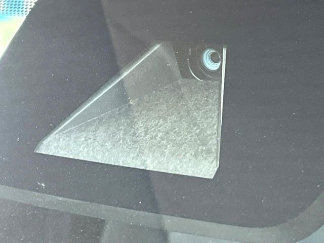 �y�g���^�Z�[�t�e�B�Z���X�z���s���ɑO���̎ԗ�����F�����A�Փ˂������Ȏ��͌x��ƃu���[�L�ŏՓˉ���Ɣ�Q�y�����A�V�X�g�B�����S�Ƀh���C�u�����y���݂��������܂��B