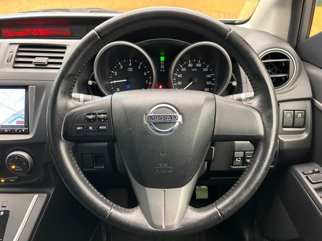 �y�����v�����X�e�A�����O�z�㎿�Ȋv���g�p���邱�ƂŁA��ɂ����������݂ƂĂ��^�]���₷���n���h���ł���