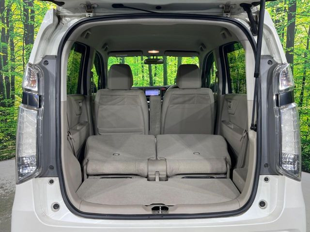 ���i�̂���������ʋ΁A���}���ɏ\���ȉ׎��X�y�[�X���m�ۂ��Ă���܂��B�Z�J���h�V�[�g��|���ƁA�傫�ȉו��̐ύڂ��\�ł���