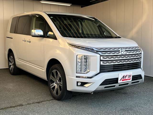 ���ʎԂ́u�T�[�r�X�J�[�G���Y �{�X�v�A�y�����Ԃ́u�T�[�r�X�J�[�G���Y �����X�v���炨�T�������܂��B