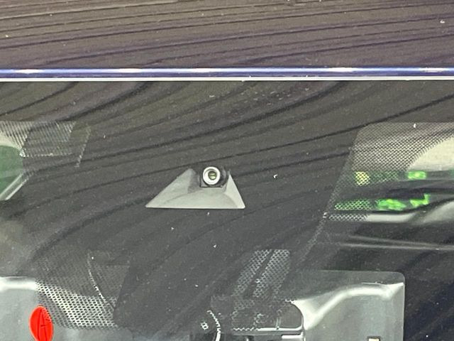 �y�C���e���W�F���g�G�}�[�W�F���V�[�u���[�L�z�t�����g�J�����őO���̎ԗ�����s�҂����m�B�Փ˂������Ȏ��͏Փ˔�Q�y���u���[�L���쓮�A�Փˉ�����T�|�[�g�B�����S�Ƀh���C�u�����y���݂��������܂��B