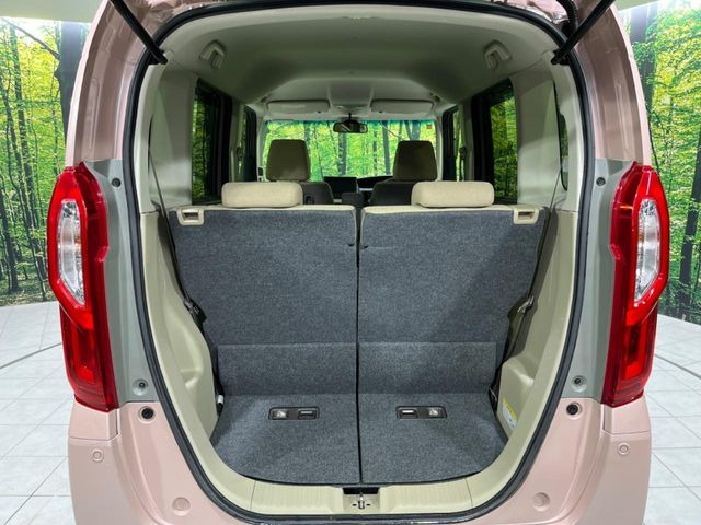 ���i�̂���������ʋ΁A���}���ɏ\���ȉ׎��X�y�[�X���m�ۂ��Ă���܂��B�Z�J���h�V�[�g��|���ƁA�傫�ȉו��̐ύڂ��\�ł���