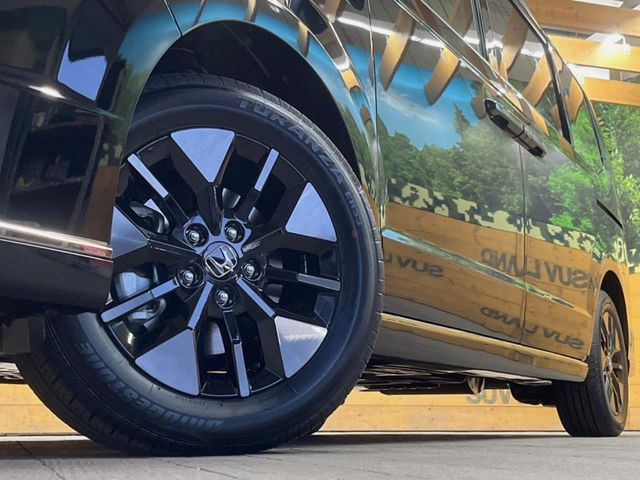 �y����16�C���`�A���~�z�C�[���z�O�ςɃ}�b�`���������A���~�z�C�[���𑕒����Ă���܂��B�e��ЊO�A���~�z�C�[����A�X�^�b�h���X�^�C�����戵�����Ă���܂��B���񂲑��k����������