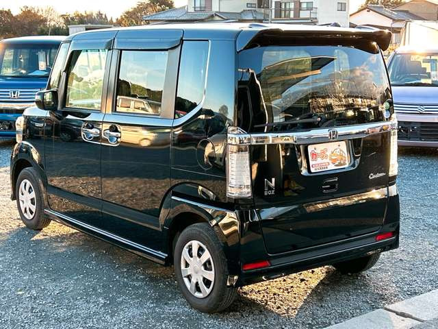 ���X�ł͌y�����Ԃ��畁�ʎԂ܂ŕ��L���I�[�����[�J�[�̎Ԏ�E�F�E�O���[�h��L�x�ɑ����Ă���܂��B