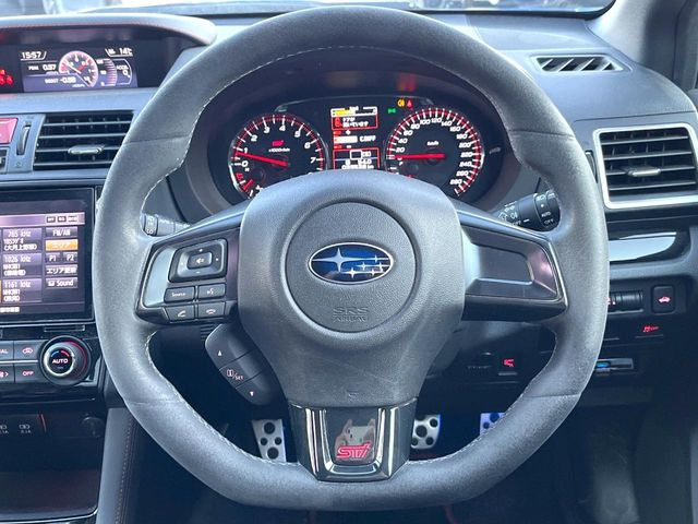 �y�����v�����X�e�A�����O�z�㎿�Ȋv���g�p���邱�ƂŁA��ɂ����������݂ƂĂ��^�]���₷���n���h���ł���