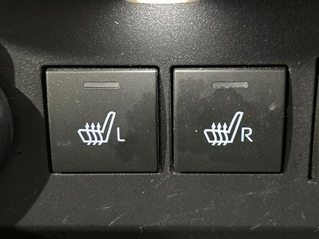 【シートヒーター】寒い日に重宝するシートヒーター!エアコンより早く温まってくれるので寒がりの人も安心ですね♪エアコンの温風は乾燥するから苦手、という方にもをおすすめです。