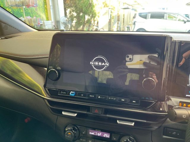 �y���[�J�[����9�^�i�r�z�C���e���A�ɗn�����ރX�^�C���b�V���ȁu��p�݌v�v���[�J�[�i�r�𑕔��􎋔F���⑀�쐫�ȂǊ�{���\�ɂ��D��A���㎿�ȃJ�[���C�t�����y���݂��������܂��B