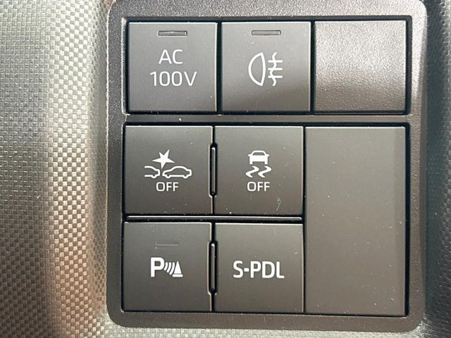 【スマートアシスト】走行中に前方の車両等を認識し、衝突しそうな時は警報とブレーキで衝突回避と被害軽減をアシスト。より安全にドライブをお楽しみいただけます。