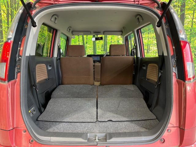 ���i�̂���������ʋ΁A���}���ɏ\���ȉ׎��X�y�[�X���m�ۂ��Ă���܂��B�Z�J���h�V�[�g��|���ƁA�傫�ȉו��̐ύڂ��\�ł���