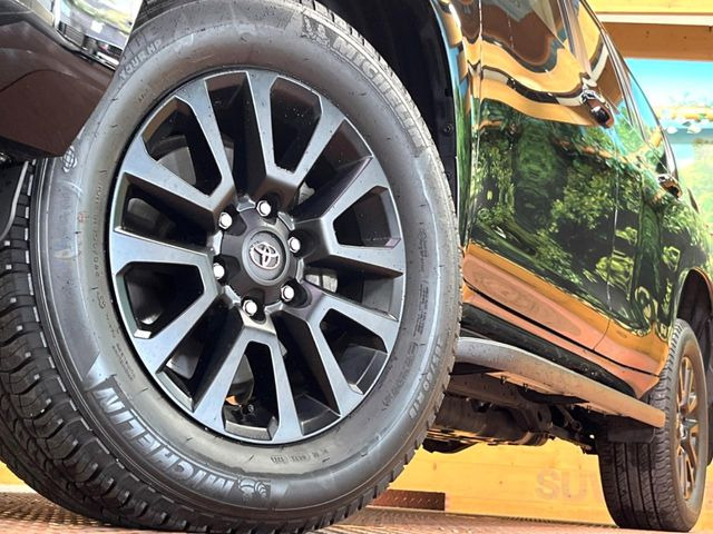 �y����18�C���`�A���~�z�C�[���z�O�ςɃ}�b�`���������A���~�z�C�[���𑕒����Ă���܂��B�e��ЊO�A���~�z�C�[����A�X�^�b�h���X�^�C�����戵�����Ă���܂��B���񂲑��k����������