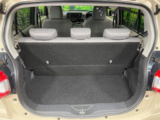 ���i�̂���������ʋ΁A���}���ɏ\���ȉ׎��X�y�[�X���m�ۂ��Ă���܂��B�Z�J���h�V�[�g��|���ƁA�傫�ȉו��̐ύڂ��\�ł���