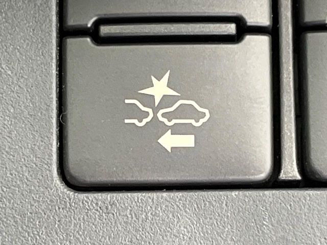 �y�v���N���b�V���Z�[�t�e�B�z�O���̎ԗ��������m���A�Փ˂������Ȏ��͌x��Œ��ӂ𑣂��A�u���[�L�𓥂ޗ͂��T�|�[�g�B�u���[�L�𓥂߂Ȃ������ꍇ�͏Փ˔�Q�y���u���[�L���쓮�A�Փˉ�����T�|�[�g���܂��B