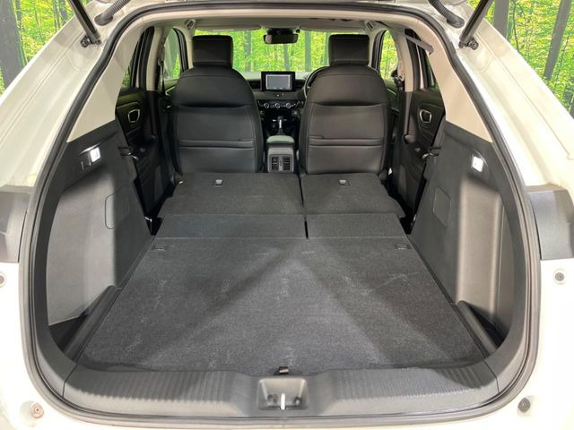 ���i�̂���������ʋ΁A���}���ɏ\���ȉ׎��X�y�[�X���m�ۂ��Ă���܂��B�Z�J���h�V�[�g��|���ƁA�傫�ȉו��̐ύڂ��\�ł���