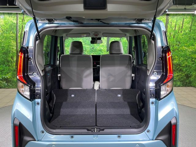 ���i�̂���������ʋ΁A���}���ɏ\���ȉ׎��X�y�[�X���m�ۂ��Ă���܂��B�Z�J���h�V�[�g��|���ƁA�傫�ȉו��̐ύڂ��\�ł���