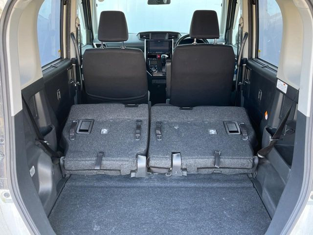 ���i�̂���������ʋ΁A���}���ɏ\���ȉ׎��X�y�[�X���m�ۂ��Ă���܂��B�Z�J���h�V�[�g��|���ƁA�傫�ȉו��̐ύڂ��\�ł���