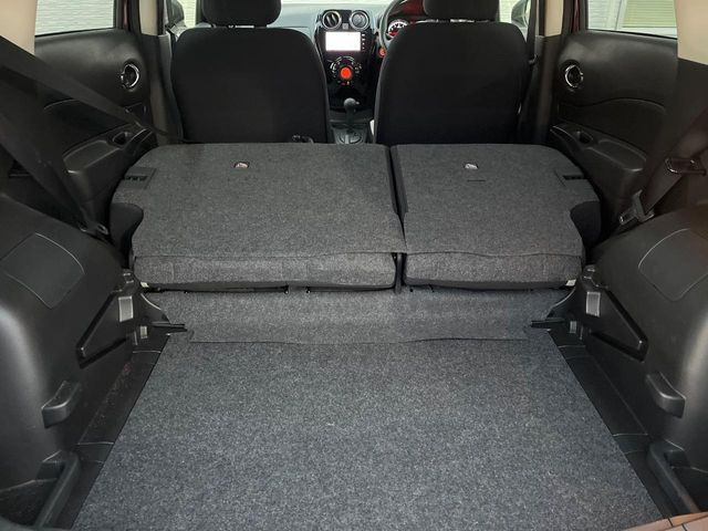 ���i�̂���������ʋ΁A���}���ɏ\���ȉ׎��X�y�[�X���m�ۂ��Ă���܂��B�Z�J���h�V�[�g��|���ƁA�傫�ȉו��̐ύڂ��\�ł���