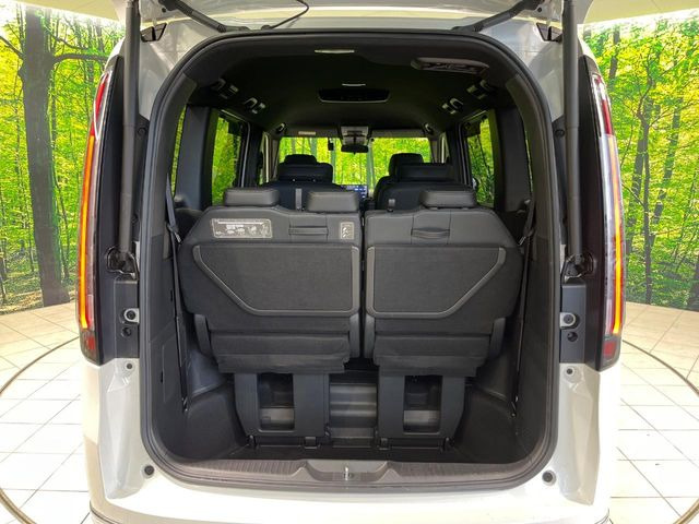 ���i�̂���������ʋ΁A���}���ɏ\���ȉ׎��X�y�[�X���m�ۂ��Ă���܂��B�Z�J���h�V�[�g��|���ƁA�傫�ȉו��̐ύڂ��\�ł���