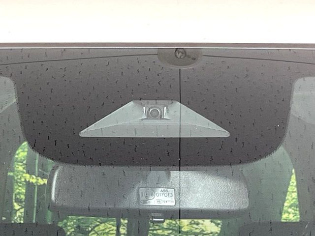 �y�z���_�Z���V���O�z���s���ɑO���̎ԗ�����F�����A�Փ˂������Ȏ��͌x��ƃu���[�L�ŏՓˉ���Ɣ�Q�y�����A�V�X�g�B�����S�Ƀh���C�u�����y���݂��������܂��B