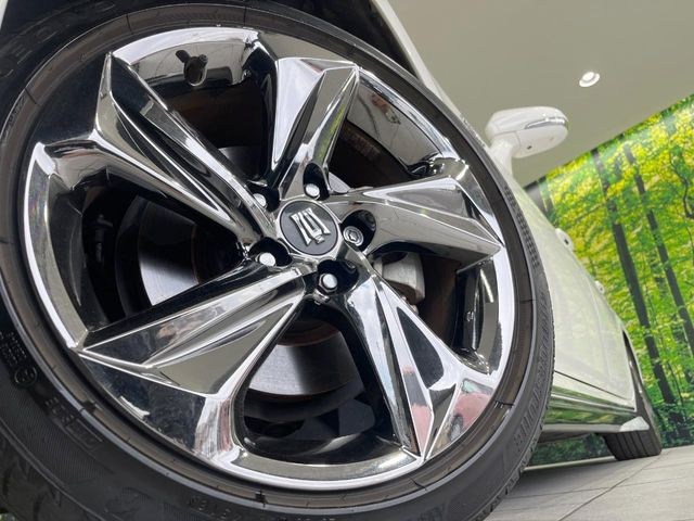 �y����18�C���`�A���~�z�C�[���z�O�ςɃ}�b�`���������A���~�z�C�[���𑕒����Ă���܂��B�e��ЊO�A���~�z�C�[����A�X�^�b�h���X�^�C�����戵�����Ă���܂��B���񂲑��k����������