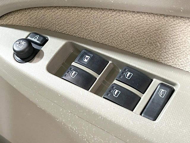 �y�d���i�[�~���[�z�T�C�h�~���[�͓d���i�[���ƂȂ��Ă���A�������ԏ�ł��L�Y�������X�N��}�����܂��B