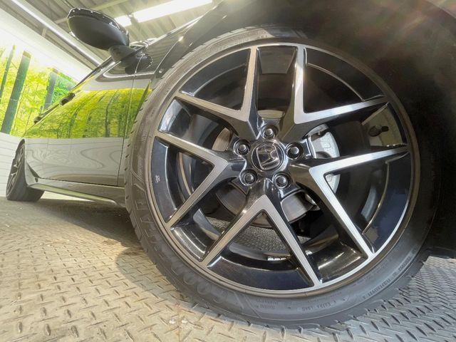 �y����18�C���`�A���~�z�C�[���z�O�ςɃ}�b�`���������A���~�z�C�[���𑕒����Ă���܂��B�e��ЊO�A���~�z�C�[����A�X�^�b�h���X�^�C�����戵�����Ă���܂��B���񂲑��k����������