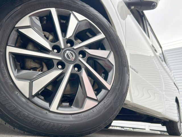 �y����16�C���`�A���~�z�C�[���z�O�ςɃ}�b�`���������A���~�z�C�[���𑕒����Ă���܂��B�e��ЊO�A���~�z�C�[����A�X�^�b�h���X�^�C�����戵�����Ă���܂��B���񂲑��k����������