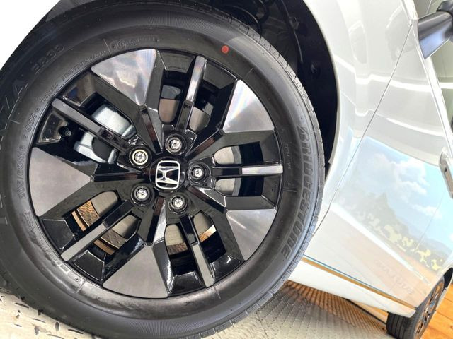 �y����16�C���`�A���~�z�C�[���z�O�ςɃ}�b�`���������A���~�z�C�[���𑕒����Ă���܂��B�e��ЊO�A���~�z�C�[����A�X�^�b�h���X�^�C�����戵�����Ă���܂��B���񂲑��k����������