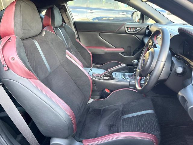 �y�n�[�t���U�[�V�[�g�z�������ƍ���S�n�𗼗������l�C�̃V�[�g���w�ʁE���ʂ̃t�@�u���b�N�f�ނ́A�ʋC���̗ǂ��⊊��ɂ����ɗD��Ă��܂��B�C���╞���ɍ��E���ꂸ���K�ɂ���肢�������܂��B