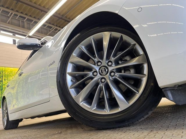 �y����18�C���`�A���~�z�C�[���z�O�ςɃ}�b�`���������A���~�z�C�[���𑕒����Ă���܂��B�e��ЊO�A���~�z�C�[����A�X�^�b�h���X�^�C�����戵�����Ă���܂��B���񂲑��k����������