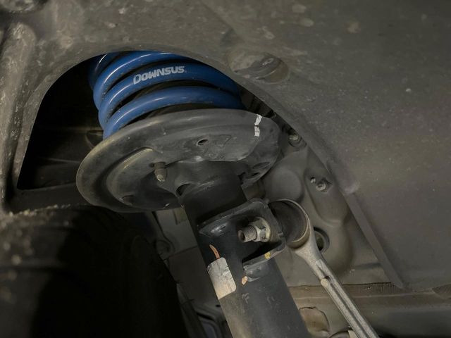 �y�_�E���T�X�z���[�_�E���ς݂̂��ԂŁA�X�^�C���b�V���Ȍ����ڂƂȂ��Ă���܂��B�ԗ��̏d�S�������鎖�ŁA���s���̈��萫�����サ�܂���