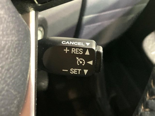 �y�N���[�Y�R���g���[���z�������H�����N���N���s�B�A�N�Z���𗣂��Ă���葬�x�ő��s���ł��A�������^�]���̕��S���y��!�����E�������ȒP�ȃX�C�b�`����Œ����ł��܂��B