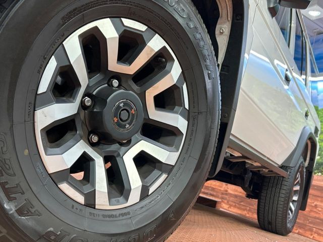 �y����16�C���`�A���~�z�C�[���z�O�ςɃ}�b�`���������A���~�z�C�[���𑕒����Ă���܂��B�e��ЊO�A���~�z�C�[����A�X�^�b�h���X�^�C�����戵�����Ă���܂��B���񂲑��k����������