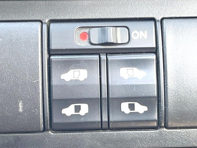 �y�����p���[�X���C�h�h�A�z�X�}�[�g�L�[��^�]�Ȃ̃X�C�b�`�Ō�ȗ����X���C�h�h�A�̊J���\���d��������͂����ăh�A���J����K�v�������A�����Ȃ��q�l�ł��ȒP�ɊJ���߂ł����K�ł���