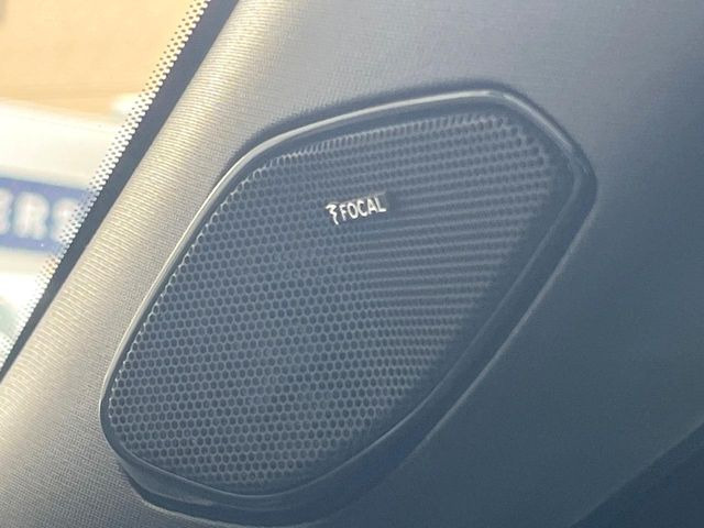 ��FOCAL�T���E���h�V�X�e��:�ԗ��̃C���e���A�ƃ��E�h�X�s�[�J�[�́A�݂��ɕ⊮�������悤�Ƀf�U�C������Ă��܂�!