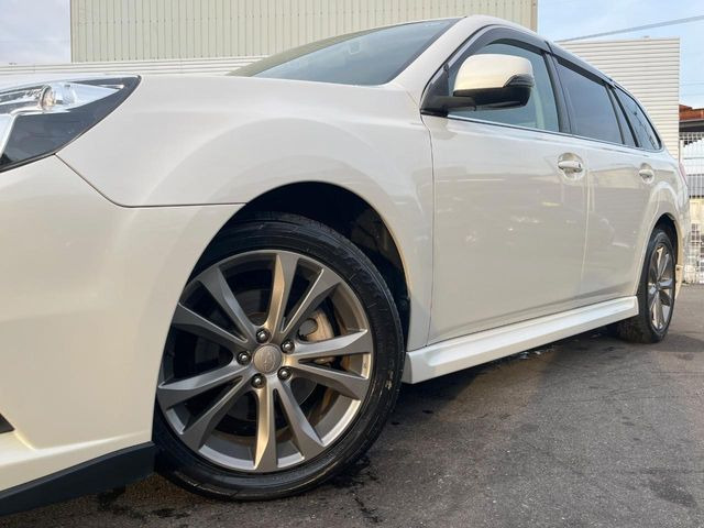 �y����17�C���`�A���~�z�C�[���z�O�ςɃ}�b�`���������A���~�z�C�[���𑕒����Ă���܂��B�e��ЊO�A���~�z�C�[����A�X�^�b�h���X�^�C�����戵�����Ă���܂��B���񂲑��k����������