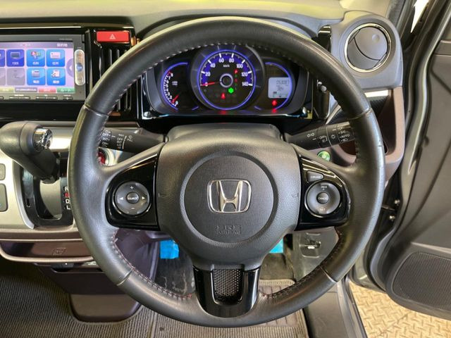 �y�V�e�B�u���[�L�A�N�e�B�u�V�X�e���z�ᑬ���s���ɑO���̎ԗ�����F�����A�Փ˂������Ȏ��͌x��ƃu���[�L�ŏՓˉ���Ɣ�Q�y�����A�V�X�g�B�����S�Ƀh���C�u�����y���݂��������܂��B