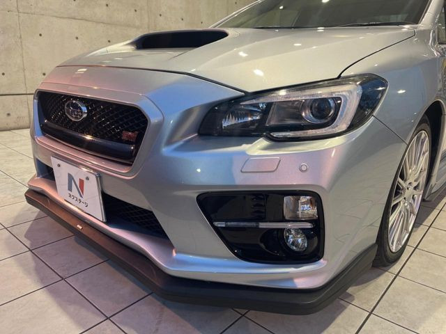 �ySTI�X�^�C���p�b�P�[�W�z�t�����g�E�T�C�h�E���A��STI�̃G�A���œ���B�O�ς̃X�|�[�e�B�[�����ۗ������Ă���邾���łȂ��A�������s���̋�̓o�����X���œK�����Ă���܂��B