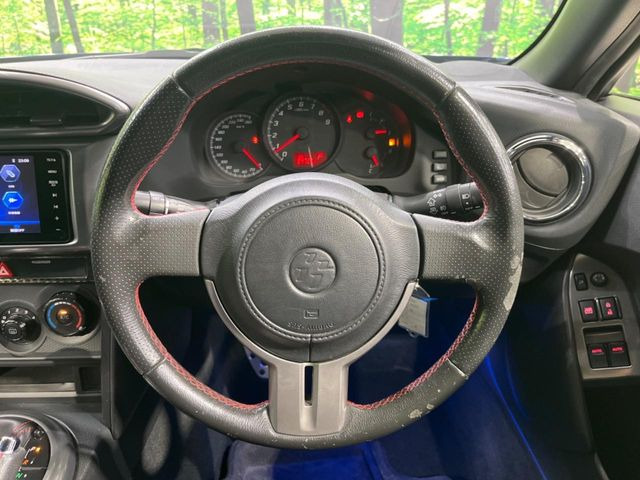 �y�����v�����X�e�A�����O�z�㎿�Ȋv���g�p���邱�ƂŁA��ɂ����������݂ƂĂ��^�]���₷���n���h���ł���