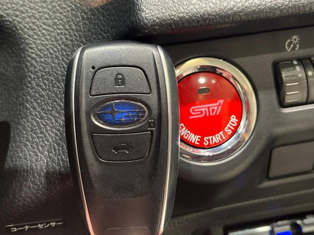 �y�A�N�Z�X�L�[&�v�b�V���X�^�[�g�z�J�o����|�P�b�g�ɓ��ꂽ�܂܂ł��h�A�̎{���E�������\�ȃX�}�[�g�L�[�𑕔��B�G���W���̃I���E�I�t�����J�M�����o���K�v�������A�{�^�����v�b�V�����邾����OK��