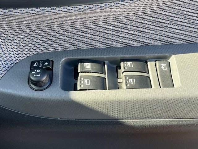 �y�d���i�[�~���[�z�T�C�h�~���[�͓d���i�[���ƂȂ��Ă���A�������ԏ�ł��L�Y�������X�N��}�����܂��B