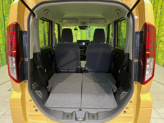 ���i�̂���������ʋ΁A���}���ɏ\���ȉ׎��X�y�[�X���m�ۂ��Ă���܂��B�Z�J���h�V�[�g��|���ƁA�傫�ȉו��̐ύڂ��\�ł���