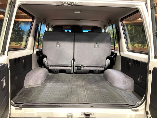 ���i�̂���������ʋ΁A���}���ɏ\���ȉ׎��X�y�[�X���m�ۂ��Ă���܂��B�Z�J���h�V�[�g��|���ƁA�傫�ȉו��̐ύڂ��\�ł���