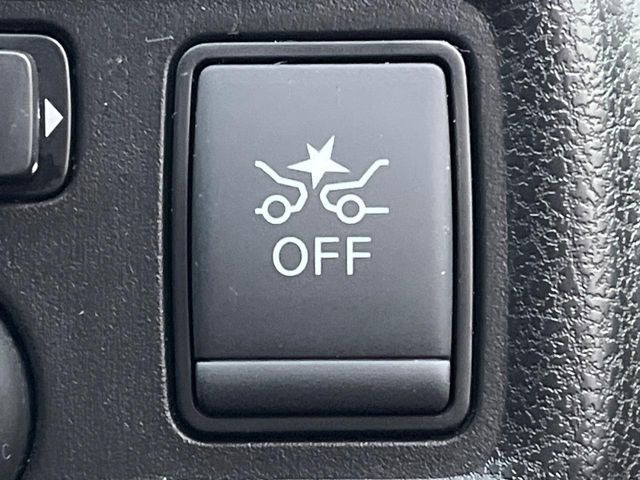 �y�C���e���W�F���g�G�}�[�W�F���V�[�u���[�L�z�t�����g�J�����őO���̎ԗ�����s�҂����m�B�Փ˂������Ȏ��͏Փ˔�Q�y���u���[�L���쓮�A�Փˉ�����T�|�[�g�B�����S�Ƀh���C�u�����y���݂��������܂��B