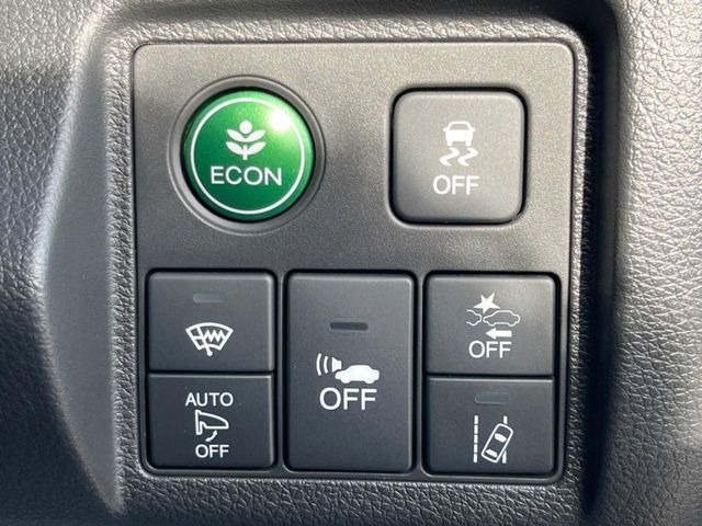 �y�z���_�Z���V���O�z���s���ɑO���̎ԗ�����F�����A�Փ˂������Ȏ��͌x��ƃu���[�L�ŏՓˉ���Ɣ�Q�y�����A�V�X�g�B�����S�Ƀh���C�u�����y���݂��������܂��B