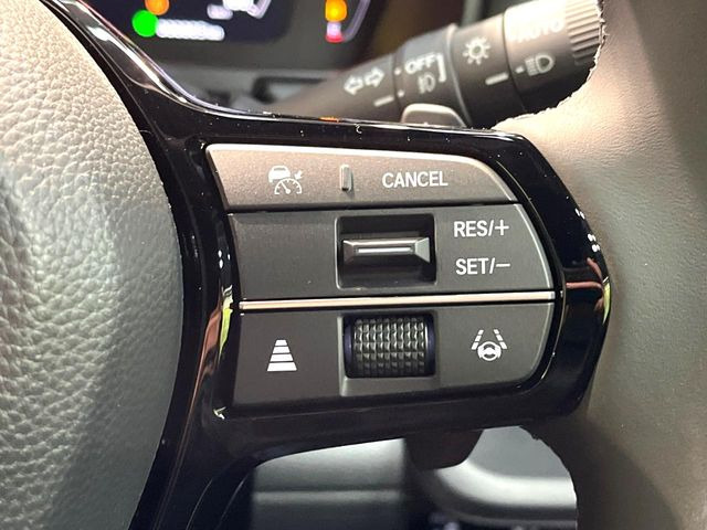 �y�z���_�Z���V���O�z���s���ɑO���̎ԗ�����F�����A�Փ˂������Ȏ��͌x��ƃu���[�L�ŏՓˉ���Ɣ�Q�y�����A�V�X�g�B�����S�Ƀh���C�u�����y���݂��������܂��B