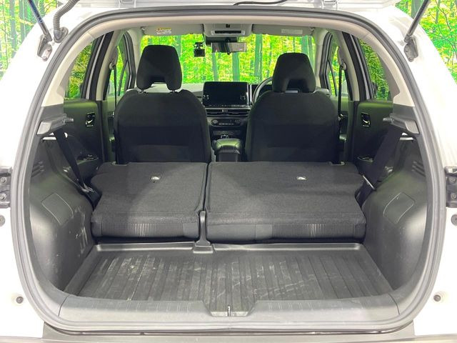 ���i�̂���������ʋ΁A���}���ɏ\���ȉ׎��X�y�[�X���m�ۂ��Ă���܂��B�Z�J���h�V�[�g��|���ƁA�傫�ȉו��̐ύڂ��\�ł���