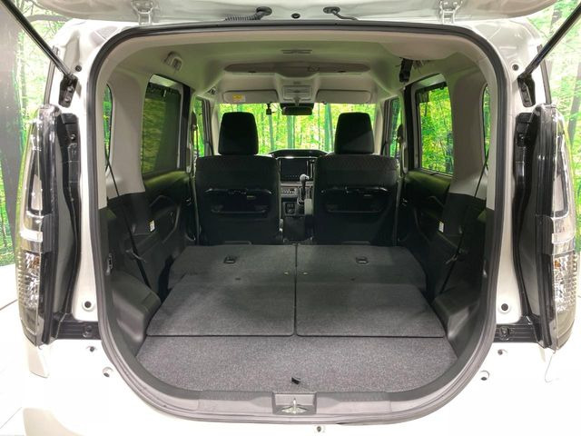 ���i�̂���������ʋ΁A���}���ɏ\���ȉ׎��X�y�[�X���m�ۂ��Ă���܂��B�Z�J���h�V�[�g��|���ƁA�傫�ȉו��̐ύڂ��\�ł���