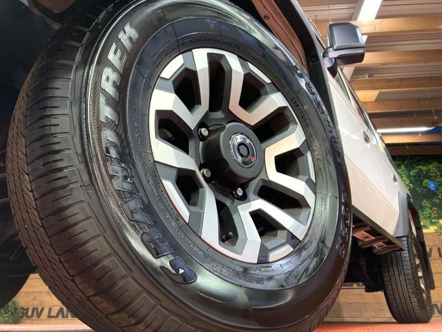 �y����16�C���`�A���~�z�C�[���z�O�ςɃ}�b�`���������A���~�z�C�[���𑕒����Ă���܂��B�e��ЊO�A���~�z�C�[����A�X�^�b�h���X�^�C�����戵�����Ă���܂��B���񂲑��k����������