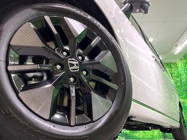 �y����16�C���`�A���~�z�C�[���z�O�ςɃ}�b�`���������A���~�z�C�[���𑕒����Ă���܂��B�e��ЊO�A���~�z�C�[����A�X�^�b�h���X�^�C�����戵�����Ă���܂��B���񂲑��k����������