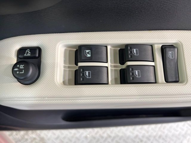 �y�d���i�[�~���[�z�T�C�h�~���[�͓d���i�[���ƂȂ��Ă���A�������ԏ�ł��L�Y�������X�N��}�����܂��B